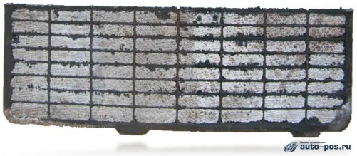 На фото — сульфатация пластин аккумулятора