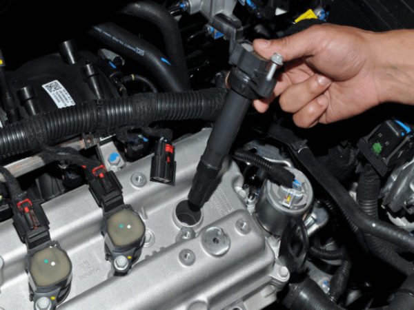 снимаем катушку зажигания