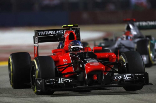 Автомобиль отъезжает