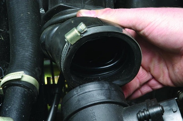 Осмотр гофры воздуховода