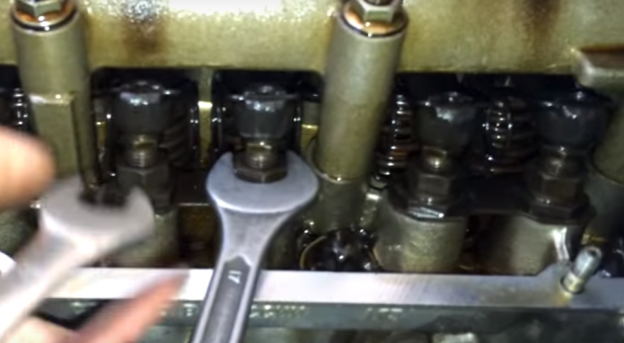 Гайка ослабляется