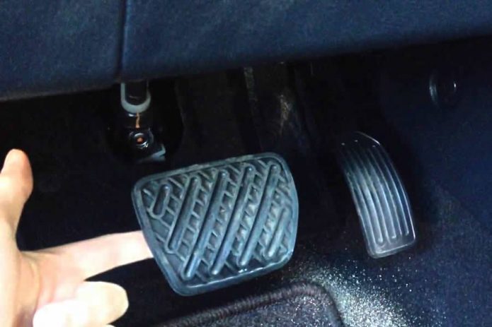 Педаль тормоза