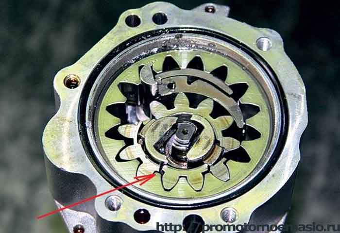 Лампа давления масла загорается при прогретом двигателе