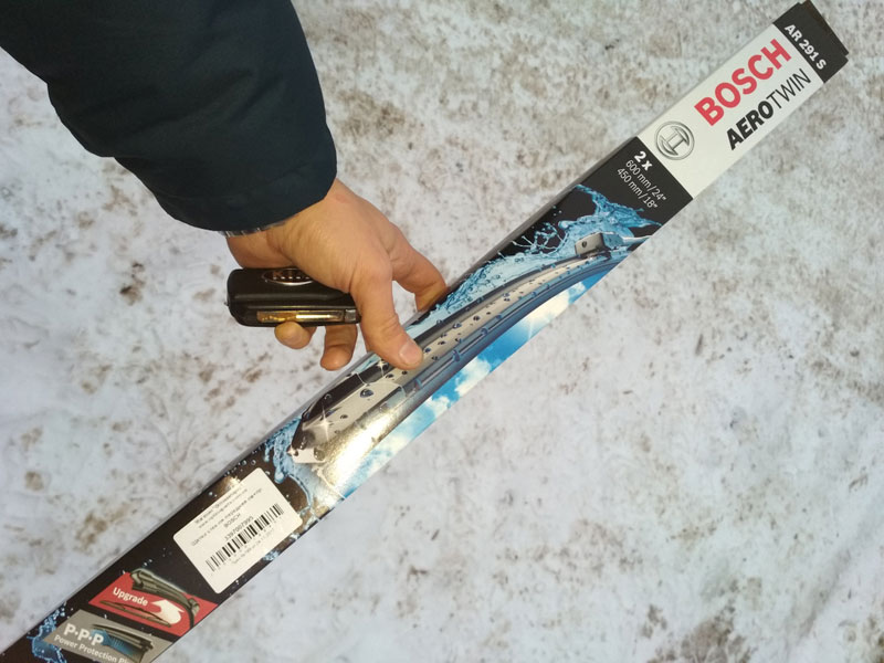 Поменять дворники автомобиля Поменять дворники автомобиля