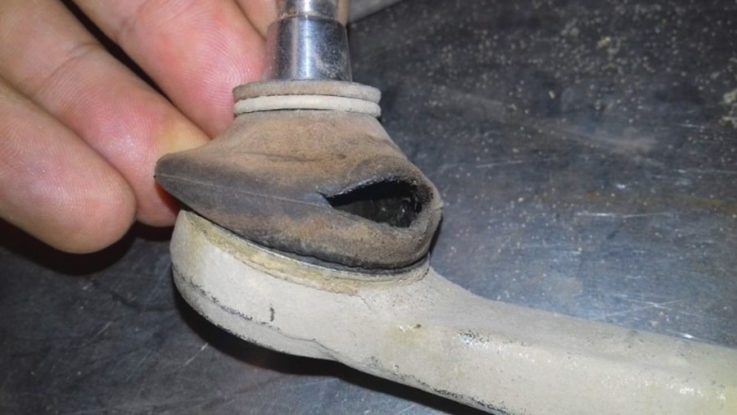 Разрушение пыльника причины выхода из строя шаровой опоры