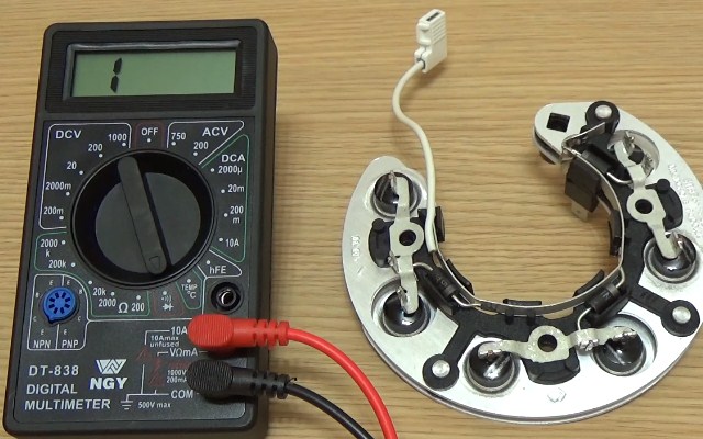 Подготовьте диодный мост и мультиметр