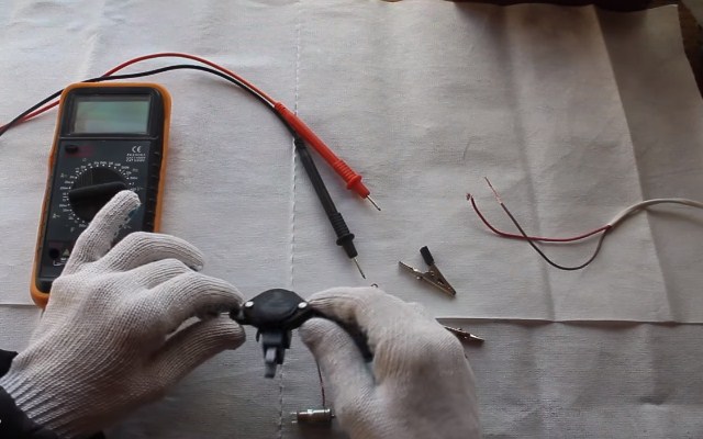 Снимаем реле регулятор