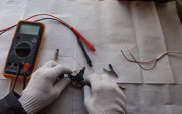 Вы должны подключить блок питания к плюсу и минусу