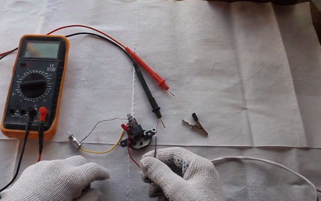 Теперь подключите плюс