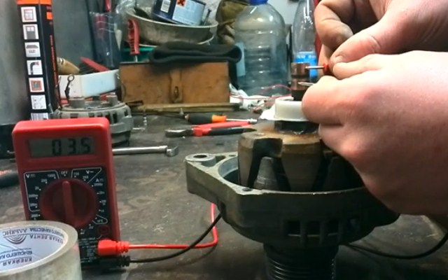 Снова прикрепите датчики к кольцам ротора