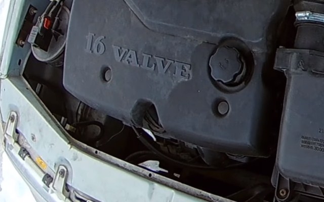 Поднимите капот