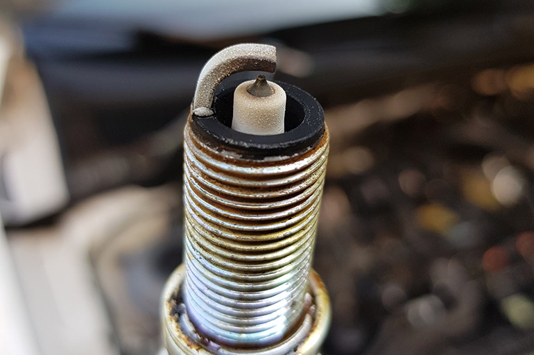 Белый нагар на свечах зажигания причины науглероживания