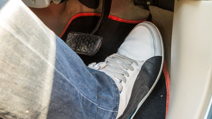 ускорение колебания