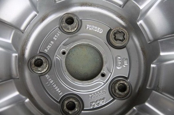 следы от колес внутри