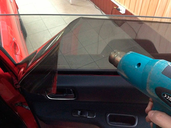 Удаляет цветовые оттенки при нагревании