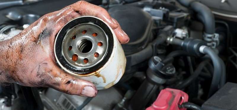 горит лампочка давления масла