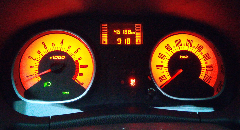 Лампа неисправности электронной системы автомобиля Дастер