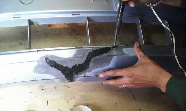 запайка трещины паяльником.