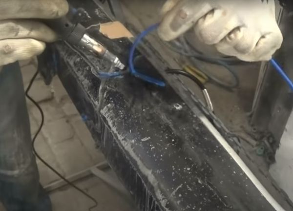 Запаять трещины на бампере.